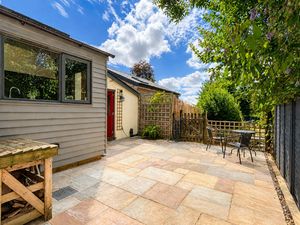 Patio_20WL- click for photo gallery